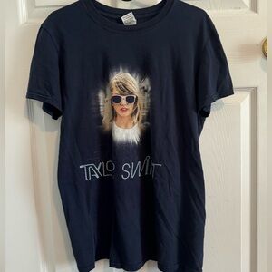 Taylor Swift 1989 World Tour Tee sz medium